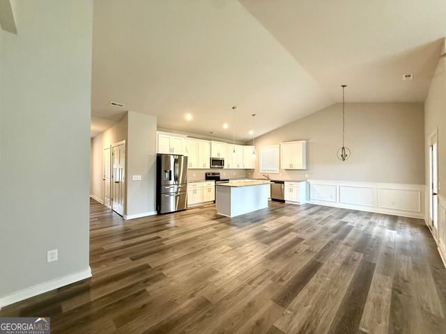 308 N Point Circle, Hartwell, GA 30643