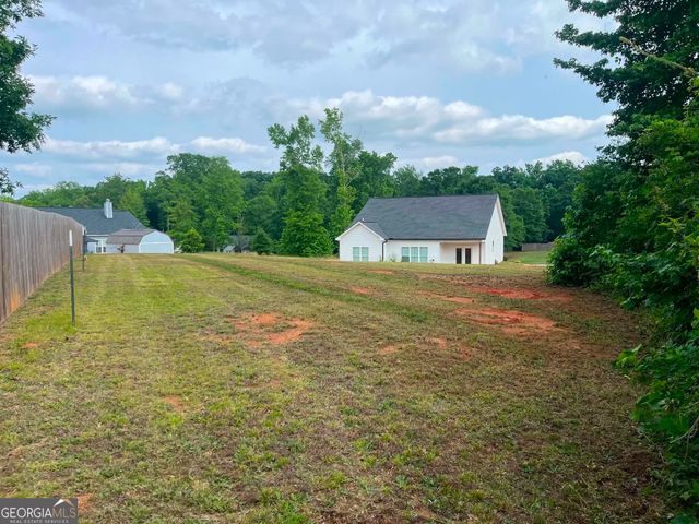 308 N Point Circle, Hartwell, GA 30643