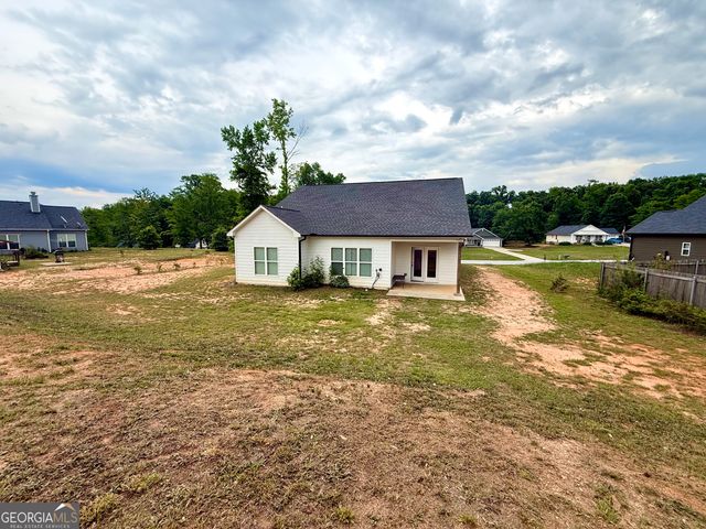 308 N Point Circle, Hartwell, GA 30643