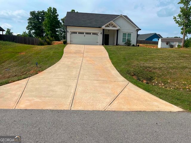 308 N Point Circle, Hartwell, GA 30643