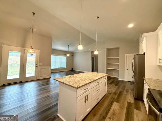 308 N Point Circle, Hartwell, GA 30643