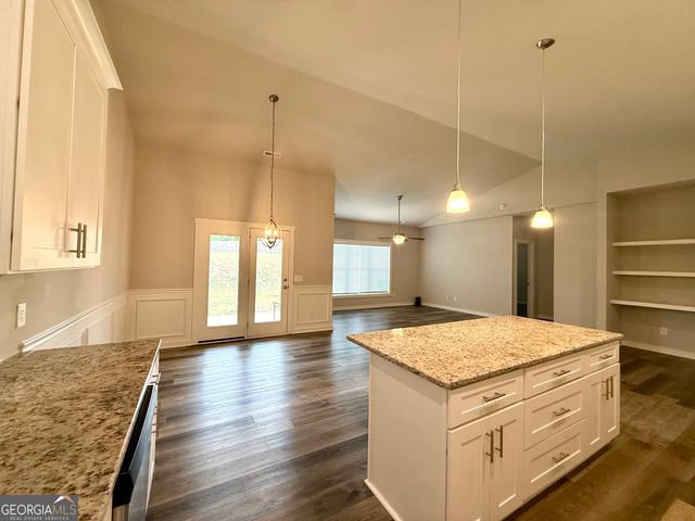 308 N Point Circle, Hartwell, GA 30643