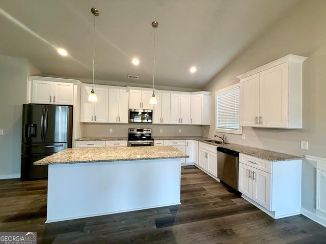 308 N Point Circle, Hartwell, GA 30643