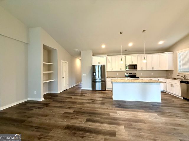308 N Point Circle, Hartwell, GA 30643