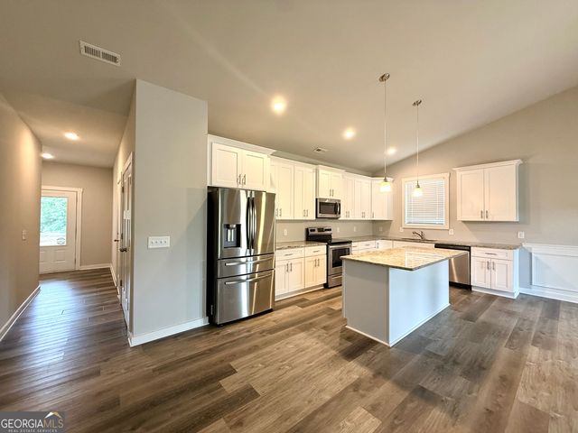 308 N Point Circle, Hartwell, GA 30643