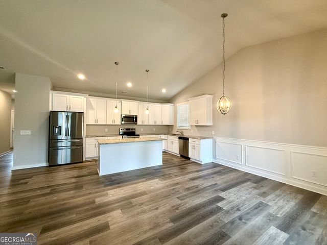 308 N Point Circle, Hartwell, GA 30643