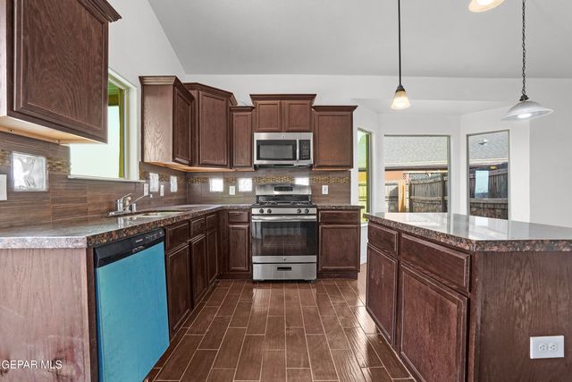 7101 N SKIES, El Paso, TX 79934