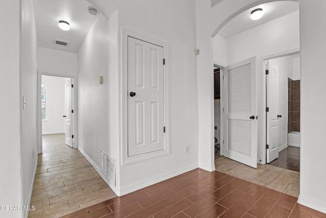 7101 N SKIES, El Paso, TX 79934