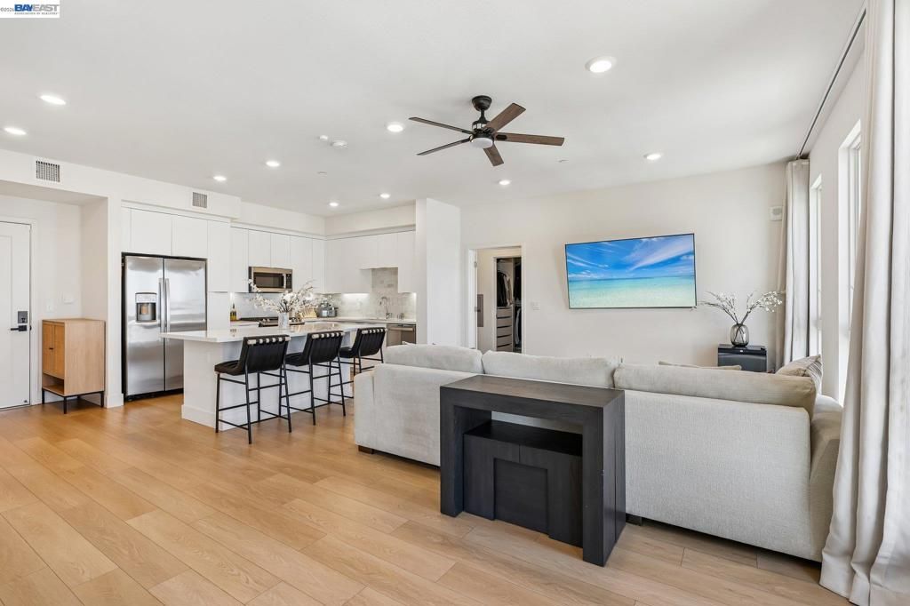 Image 10 of property listing at 3512 Vision Cmn 503, Fremont, CA 94538