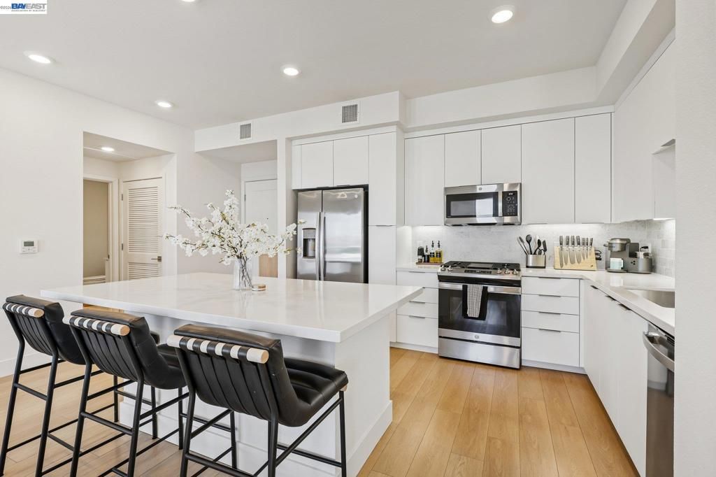 Image 5 of property listing at 3512 Vision Cmn 503, Fremont, CA 94538