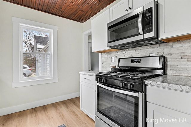 6703 Middleton Drive, Greenville, MI 48838