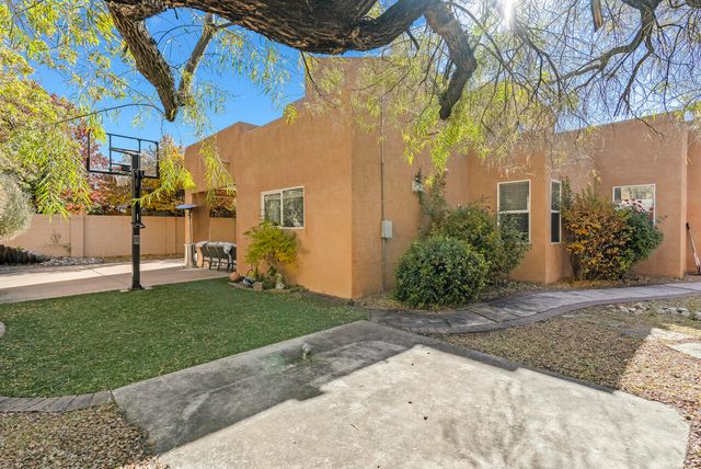 9101 Santa Lucia Avenue NE, Albuquerque, NM 87122