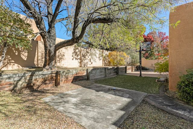 9101 Santa Lucia Avenue NE, Albuquerque, NM 87122