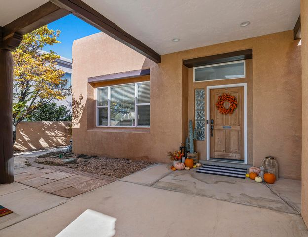 9101 Santa Lucia Avenue NE, Albuquerque, NM 87122