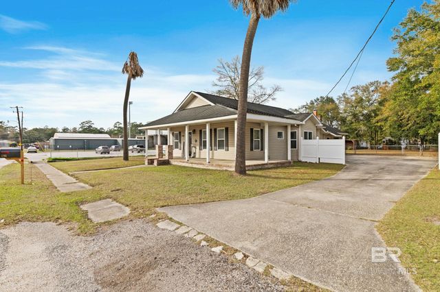 1705 Poplar Street, Flomaton, AL 36441