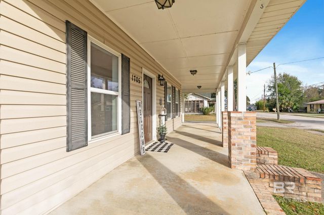 1705 Poplar Street, Flomaton, AL 36441