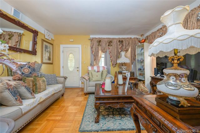 3214 Fenton Avenue, Bronx, NY 10469