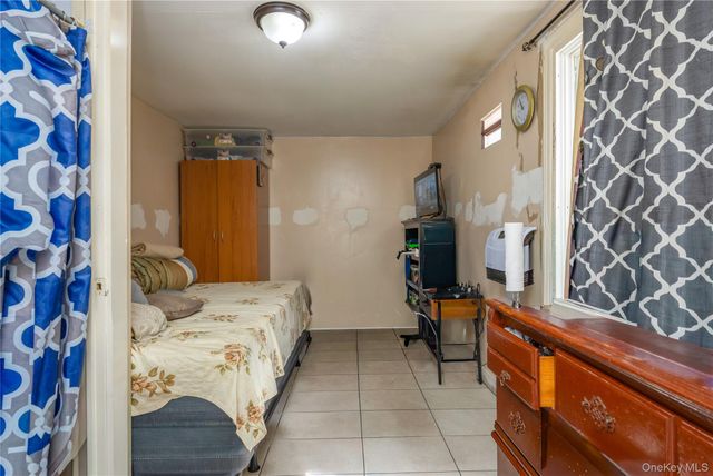 3214 Fenton Avenue, Bronx, NY 10469