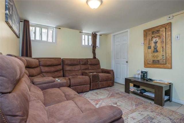 3214 Fenton Avenue, Bronx, NY 10469