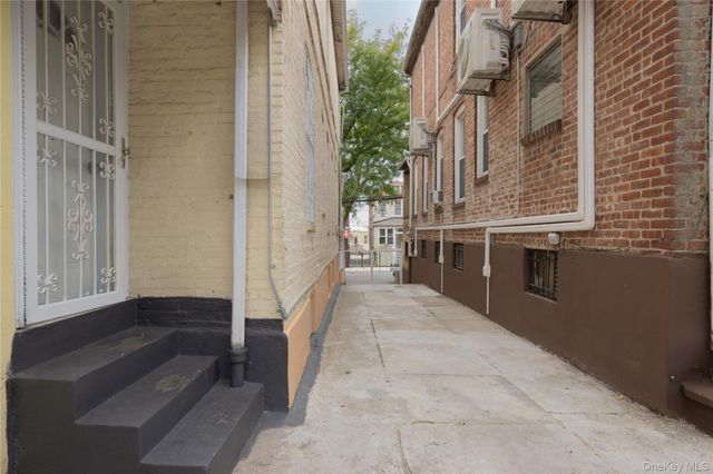 3214 Fenton Avenue, Bronx, NY 10469