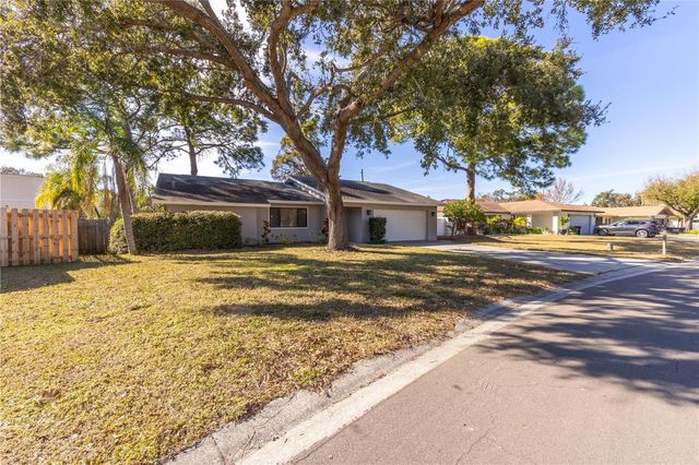 8457 CYPRESS LAKE CIRCLE, Sarasota, FL 34243