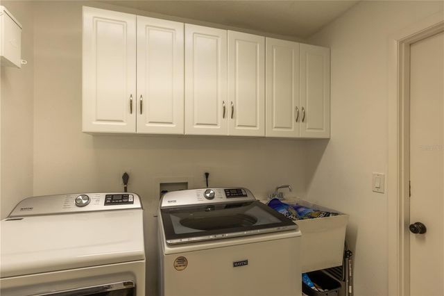 8457 CYPRESS LAKE CIRCLE, Sarasota, FL 34243