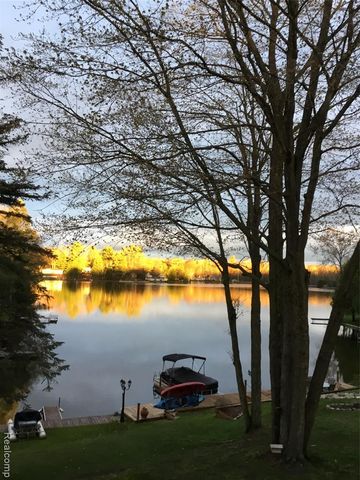 3301 W Huckleberry Trail, Farwell, MI 48622