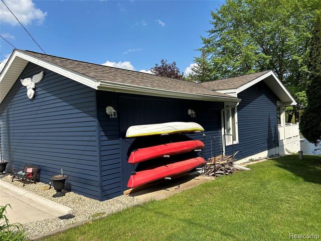 3301 W Huckleberry Trail, Farwell, MI 48622