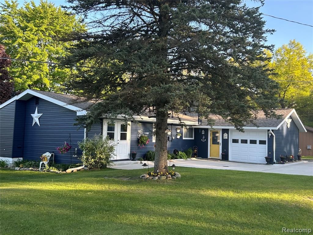 3301 W Huckleberry Trail, Farwell, MI 48622