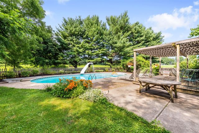 6475 Olive Branch Road, Galien, MI 49113