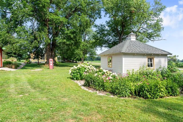 6475 Olive Branch Road, Galien, MI 49113