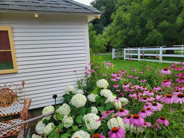 6475 Olive Branch Road, Galien, MI 49113