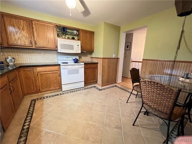 10 Rebecca Park, Buffalo, NY 14207