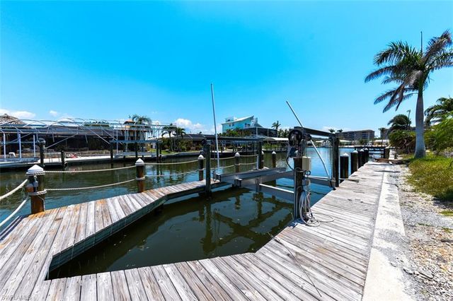 19 Sunview BLVD, Fort Myers Beach, FL 33931