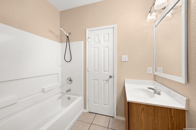 7437 PARAISO PT, Boerne, TX 78015