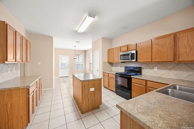 7437 PARAISO PT, Boerne, TX 78015