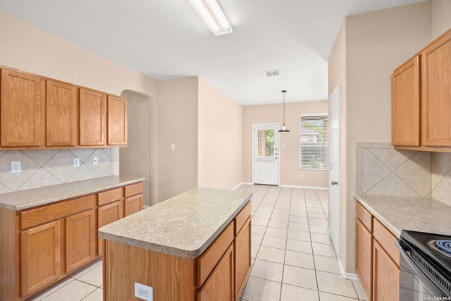 7437 PARAISO PT, Boerne, TX 78015