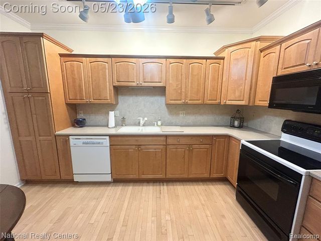 41835 Primrose Drive, Novi, MI 48377