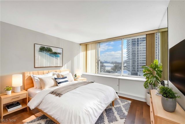 12700 Lake Avenue 801, Lakewood, OH 44107