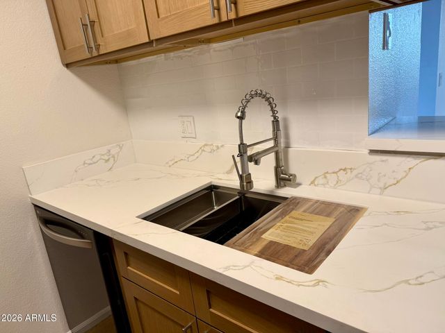10610 S 48th Street 2096, Phoenix, AZ 85044