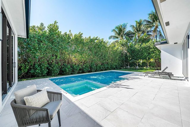 212 NW 18th Street, Delray Beach, FL 33444