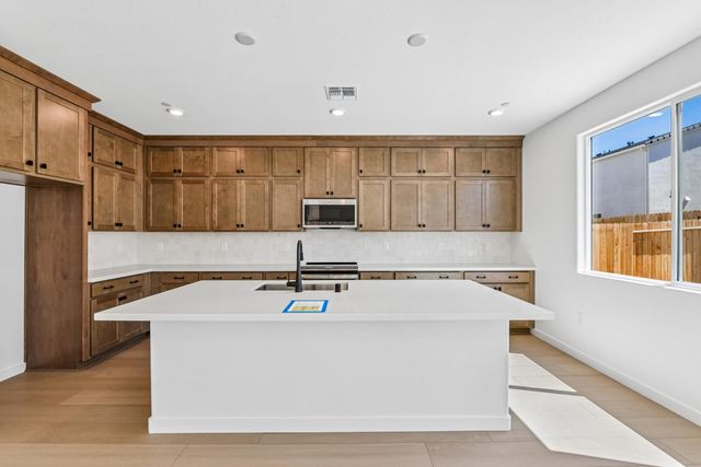 209 Tuxedo Cir, Sacramento, CA 95835