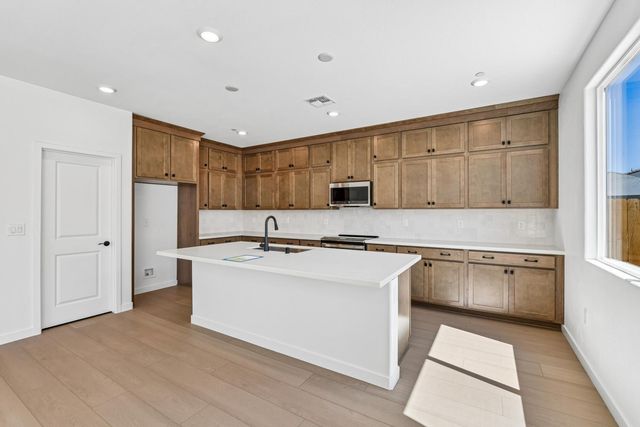 209 Tuxedo Cir, Sacramento, CA 95835