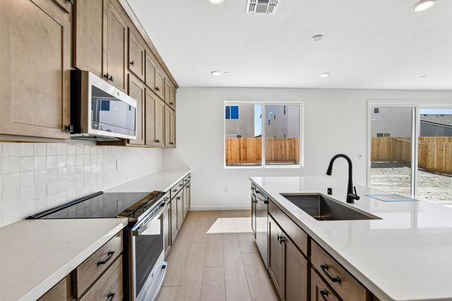 209 Tuxedo Cir, Sacramento, CA 95835