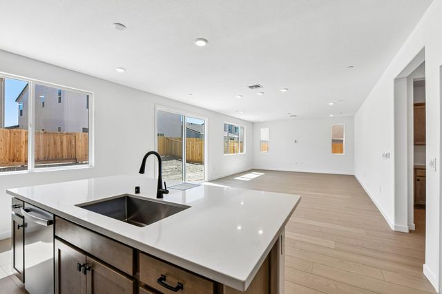 209 Tuxedo Cir, Sacramento, CA 95835