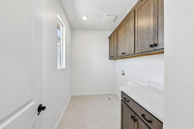 209 Tuxedo Cir, Sacramento, CA 95835