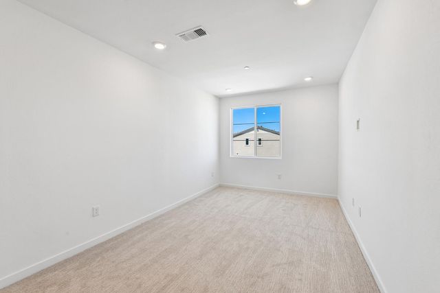 209 Tuxedo Cir, Sacramento, CA 95835