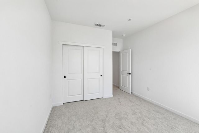 209 Tuxedo Cir, Sacramento, CA 95835