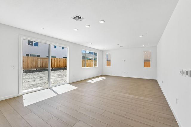 209 Tuxedo Cir, Sacramento, CA 95835
