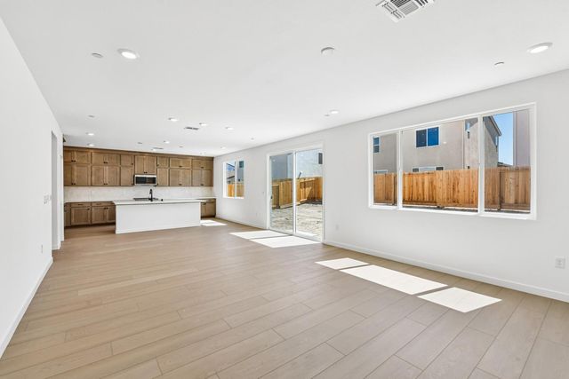 209 Tuxedo Cir, Sacramento, CA 95835